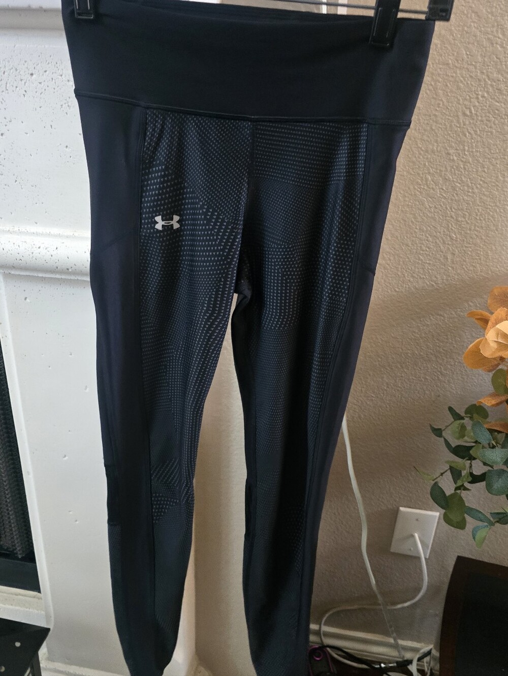 Under Armour Black Women's Textured Performance Leggings